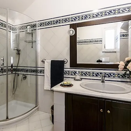 Sleeps 5 Air Con Wifi Holiday home
