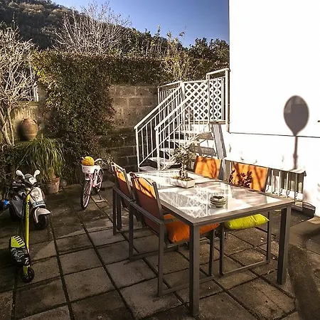 Sleeps 5 Air Con Wifi
