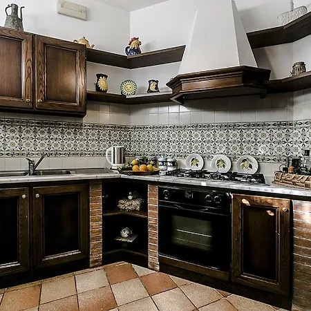 Holiday home Sleeps 5 Air Con Wifi *